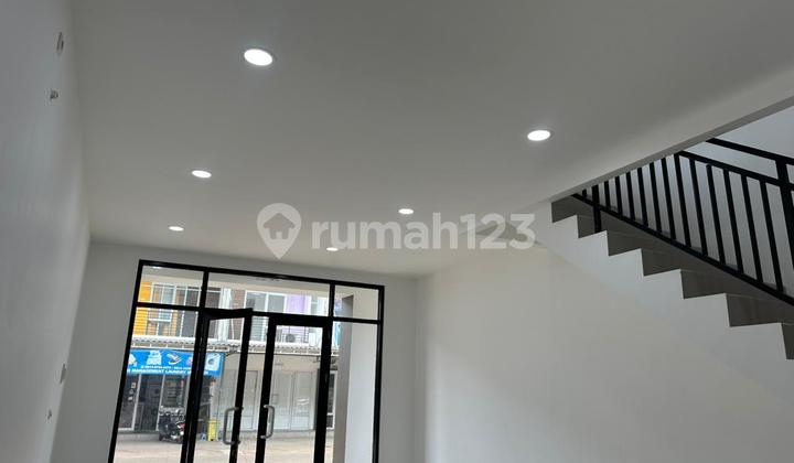 Ready-to-Use Shop-House Surrounded by 3000 Residential Houses High Traffic Flow 2