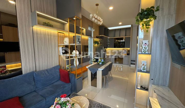 Rumah Mewah 2 Lantai Anti Banjir di Jakarta Barat Rumah Mewah 2 Lantai Anti Banjir di Jakarta Barat