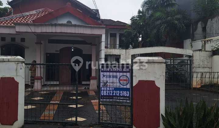 Rumah dengan Posisi Khusus. Hanya Hitung Tanah