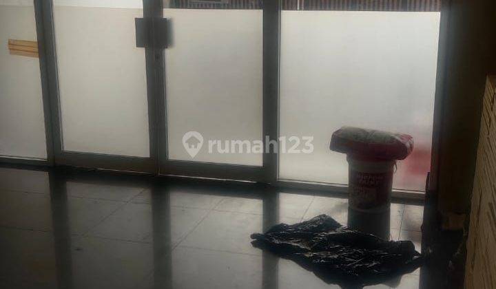 Gudang Empat Lantai Di Jelambar