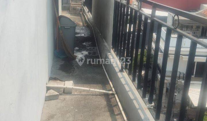 Gudang Empat Lantai Di Jelambar