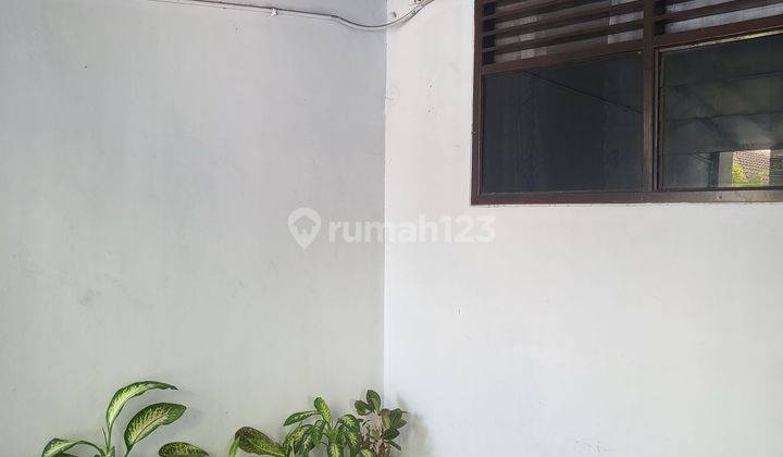 Rumah Dua Lantai Di Jalan Satria