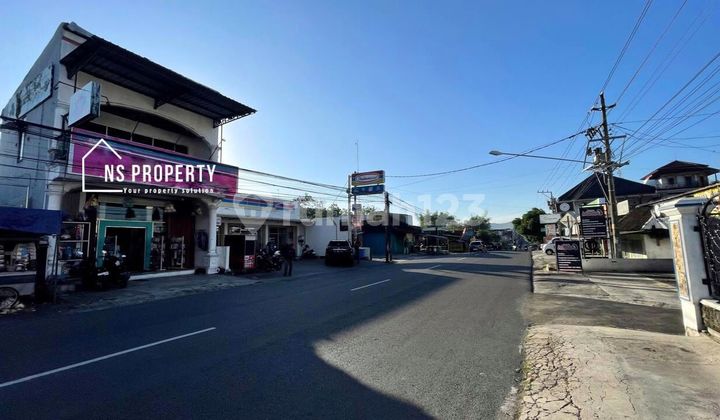 2-story shop house in a good location near Simo Boyolali market. 2