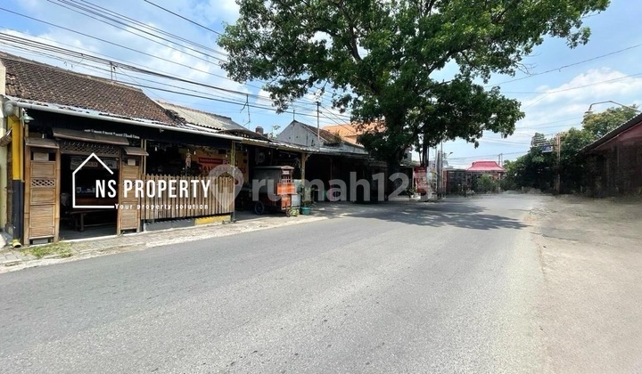 House by the Road in Kartasura Solo, Suitable for Business 2