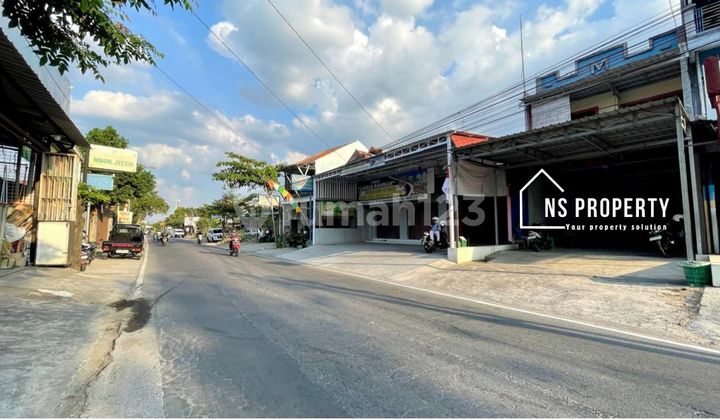 Two-story house and business space near Solo Boyolali Airport. 2