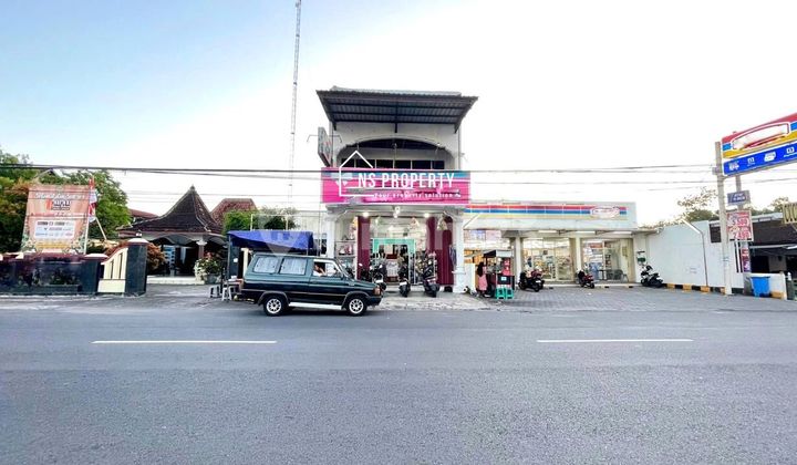 2-story shop house in a good location near Simo Boyolali market. 2-story shop house in a good location near Simo Boyolali market.