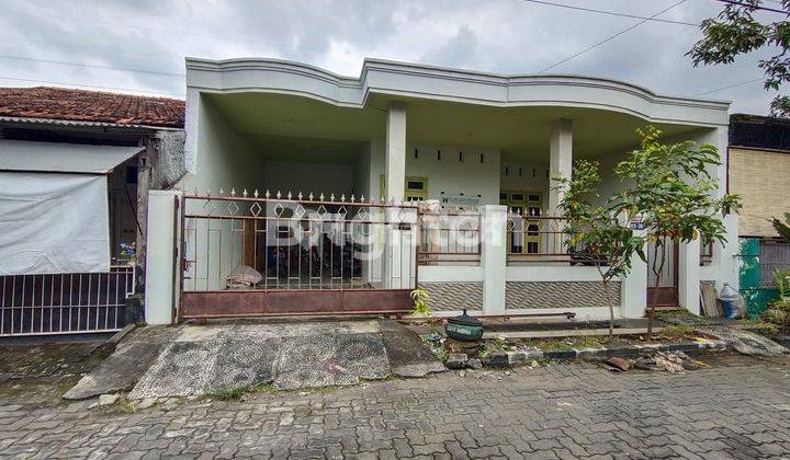 RUMAH TENGAH KOTA STRATEGIS 1