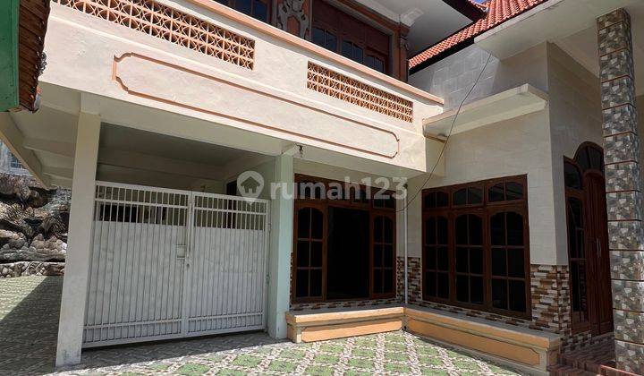 Disewakan Rumah Luas Dua Lantai Di Tengah Kota Denpasar Rumah Kontrakan Furnished Bagus SHM - Sertifikat Hak Milik di Jalan Nangka, Denpasar Utara 1