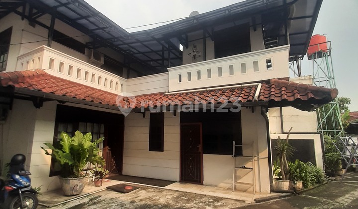 Rumah Besar di Pinggir Jalan Gunung Batu Bogor Rumah Besar di Pinggir Jalan Gunung Batu Bogor