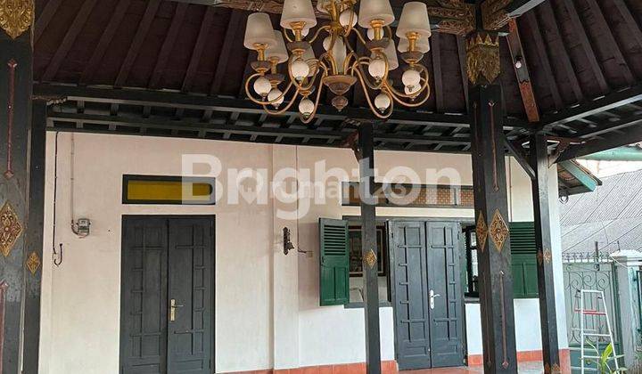 Rumah etnik Joglo di Pusat Kota Jogya. daerah Cokrokusuman Jogyakarta. Jawa Tengah 2