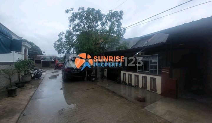 Single-Story House with a Spacious Parking Area