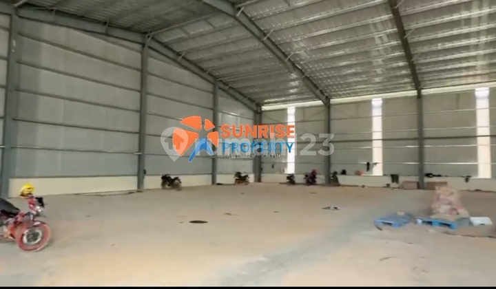 New Large Clean Warehouse