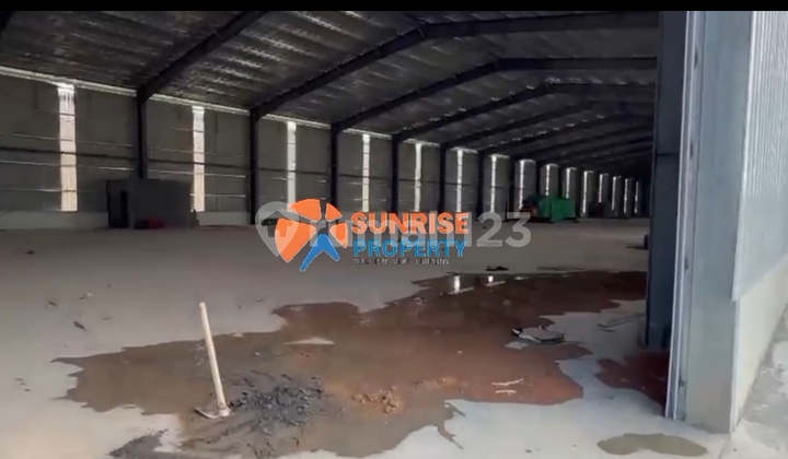 New Large Clean Warehouse