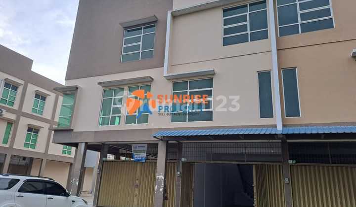 Newly Built 3-Unit Terrace Shophouse Suitable For All in Batam City