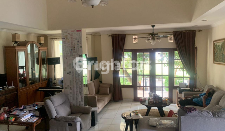 RUMAH 2.5 LANTAI HOEK BINTARO SEMI FURNISHED SIAP HUNI AMAN NYAMAN STRATEGIS