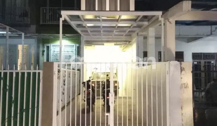 RUMAH 3 LANTAI GANDARIA JAKARTA SELATAN SIAP HUNI STRATEGIS