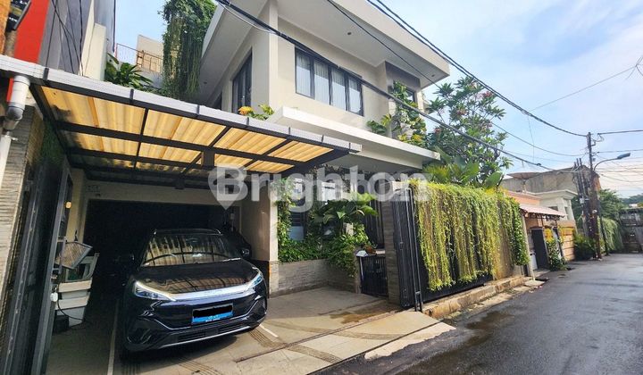 RUMAH 3 LANTAI SLIPI JAKARTA BARAT ASRI TERAWAT SIAP HUNI STRATEGIS