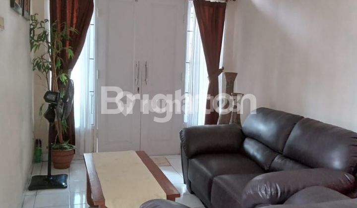 RUMAH HOEK DESAIN KLASIK DAN HOMY DI DEPOK 2