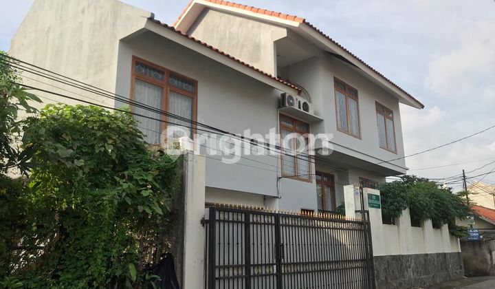 RUMAH 2 LANTAI RADIO DALAM JAKSEL SEMI FURNISHED SIAP HUNI STRATEGIS