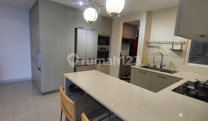 Dijual Apartemen Royale Springhill 3 Bedroom Mewah Sudah Renovasi Total, View Golf Siap Huni. 2