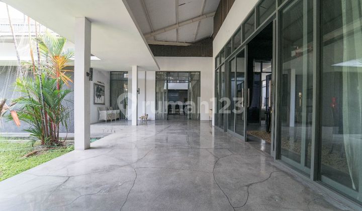 Dijual Rumah Semi Villa di Taman Picadilly Lippo Cikarang 