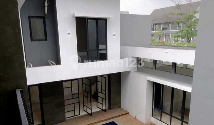 For Sale House in Gading Serpong, Emerald Cove Cluster, Swimming Pool Available.