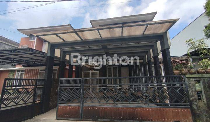 DIJUAL RUMAH 2 LANTAI SEMUFURNISH TENGAH KOTA BERNUANSA MINIMALIS LOKASI DALAM PERUMAHAN REGENCY AMAN NYAMAN HARGA NEGO DIJUAL RUMAH 2 LANTAI SEMUFURNISH TENGAH KOTA BERNUANSA MINIMALIS LOKASI DALAM PERUMAHAN REGENCY AMAN NYAMAN HARGA NEGO