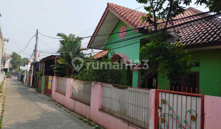 Rumah Nyaman Luas Tanah 339m2 Dekat Kampus Universitas Indonesia