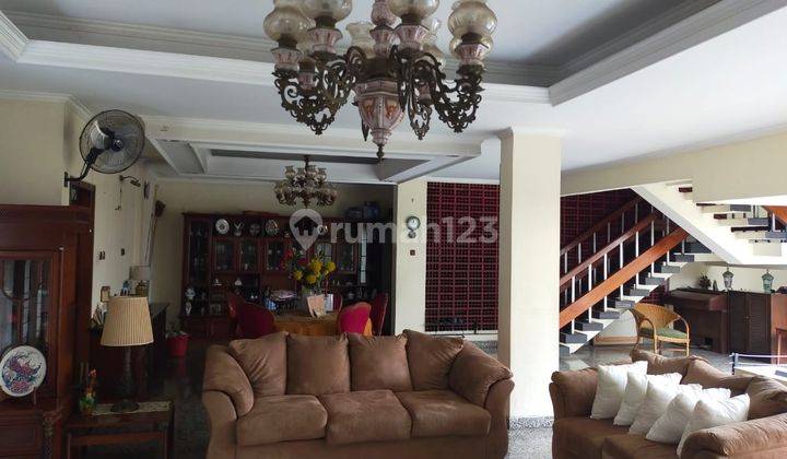 Rumah 2 Lantai Bagus Semi Furnished SHM di Gaharu , Jakarta Selatan 1