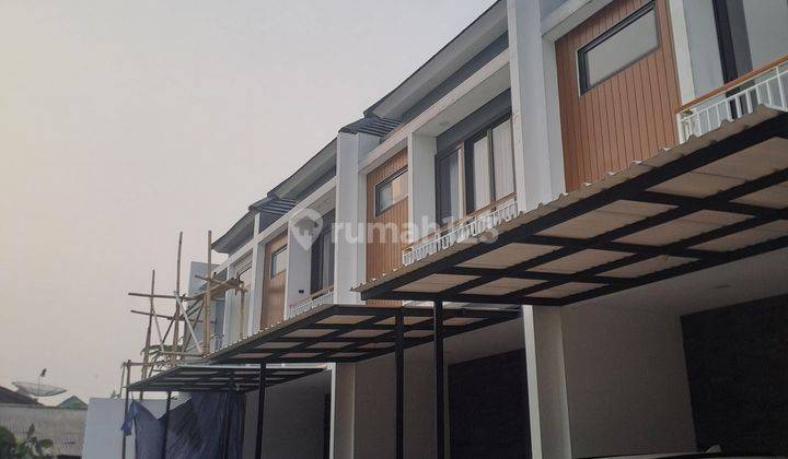 Rumah 2 Lantai Berlokasi Strategis Dekat Pintu Masuk Tol Pamulang 2