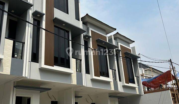 Rumah Modern Minimalis 2 Lantai di Cempaka Putih 1