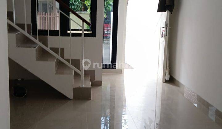 Rumah Modern Minimalis 2 Lantai di Cempaka Putih 2