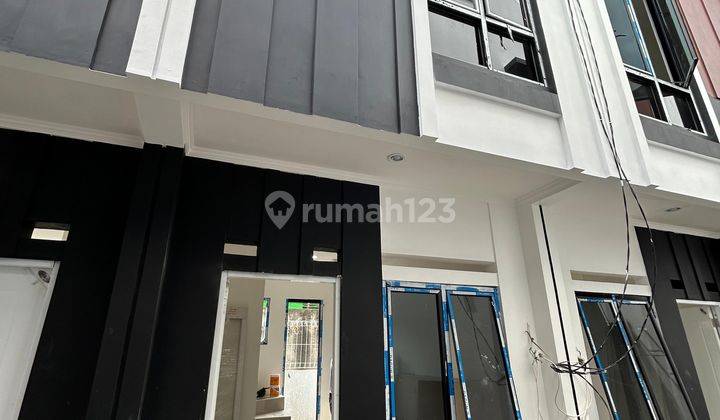 Rumah Murah 2 Lantai di Jl Srikaya, Utan Kayu, Jakarta Timur