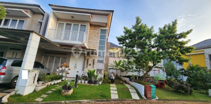 Dijual Rumah 2 Lantai di Palm Summarecon Bekasi