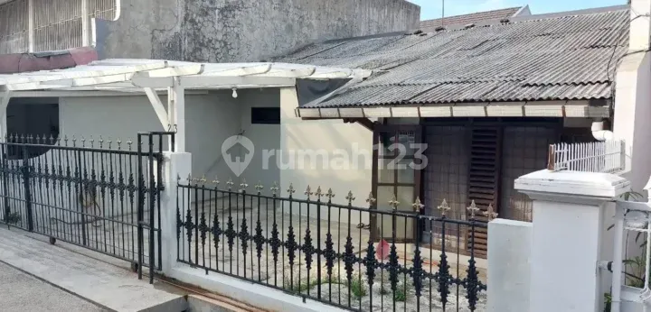 Di Jual Rumah 1 Lantai di Kelapa Gading - Pinggir Jalan Di Jual Rumah 1 Lantai di Kelapa Gading - Pinggir Jalan