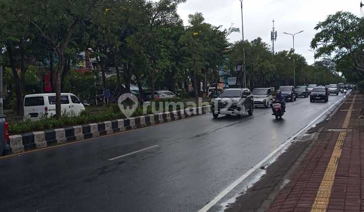 Suitable Building for Office or Dealer on Ngurah Rai Bypass.