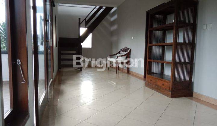 DISEWAKAN VILLA 3 LANTAI DI LOKASI PREMIUM CANGGU 2