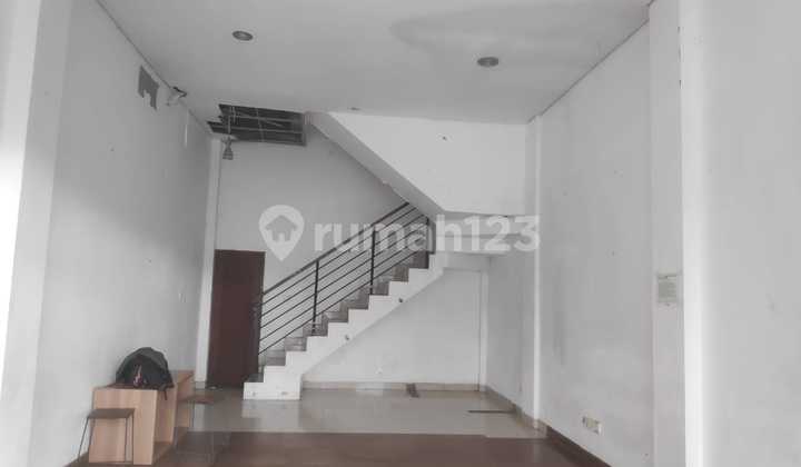 3-Story Shop House in the Heart of Business on Sunset Road, Simpang Siur Kuta 2
