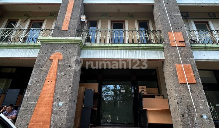 For Rent 3-Story Shop House in Renon Denpasar, Suitable for Office