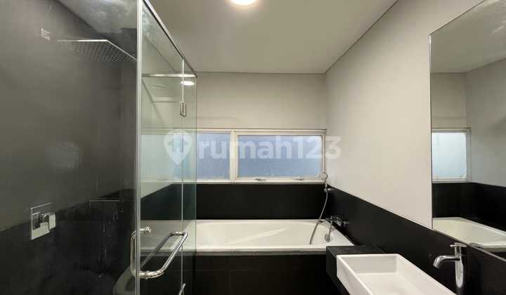 FOR RENT FURNISHED 3BR 1 PARK RESIDENCE AREA 138 IN KEBAYORAN BARU, SOUTH JAKARTA