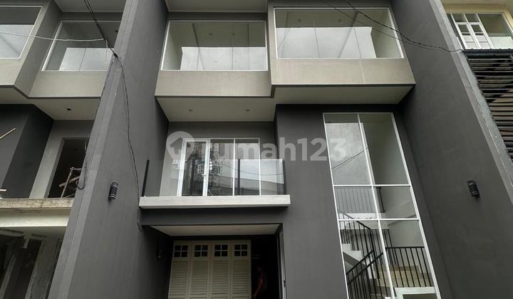JUAL RUMAH DEKAT AEON MAL DI NAYARA TOWNHOUSE JAKARTA SELATAN