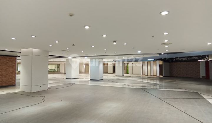 RENT A SPACIOUS 5692 SQ M OFFICE ON THE 3RD FLOOR OF BUILDING A, PASARAYA BLOK M, KEBAYORAN BARU, SOUTH JAKARTA RENT A SPACIOUS 5692 SQ M OFFICE ON THE 3RD FLOOR OF BUILDING A, PASARAYA BLOK M, KEBAYORAN BARU, SOUTH JAKARTA