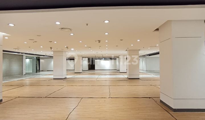 RENT A LARGE 5366 SQ M OFFICE ON THE 1ST FLOOR OF BUILDING A, PASARAYA BLOK M, KEBAYORAN BARU, SOUTH JAKARTA RENT A LARGE 5366 SQ M OFFICE ON THE 1ST FLOOR OF BUILDING A, PASARAYA BLOK M, KEBAYORAN BARU, SOUTH JAKARTA