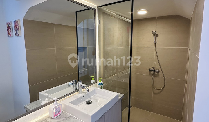 Rumah Classic 3 Lantai di Sutera Amarylis Alam Sutera, Tangerang Selatan 2