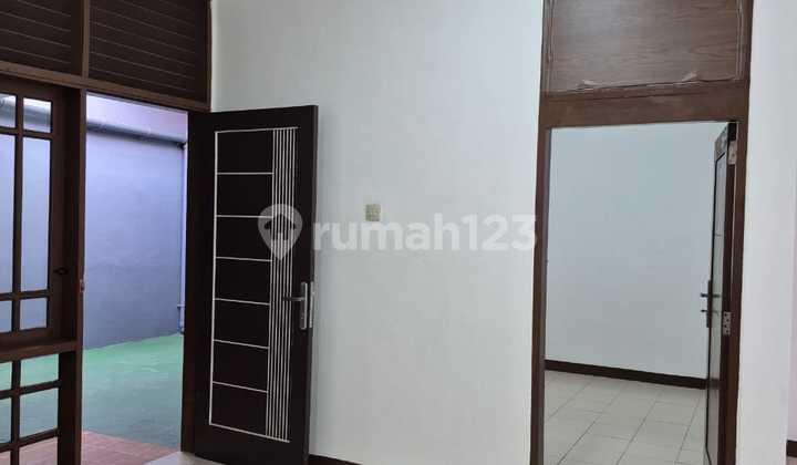 Disewakan Rumah Siap Huni di Vila Melati Mas, Tangerang Selatan Disewakan Rumah Siap Huni di Vila Melati Mas, Tangerang Selatan