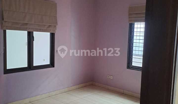 Rumah Bagus Semi Furnished di Royal Serpong Village, Tangerang 2
