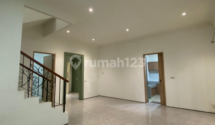 Rumah 2 Lantai di Emerald PHG Gading Serpong, Tangerang 2