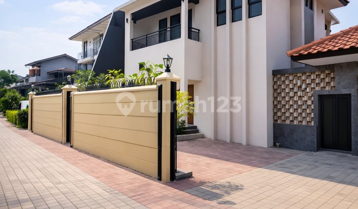 Newly Renovated House, Strategic Location in Radio Dalam, Jakarta