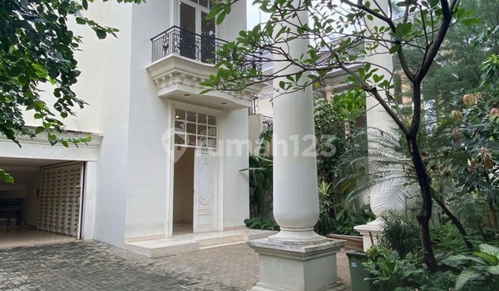 Rumah Mewah Classic Lokasi Strategis di Kemang Dalam Jakarta 2