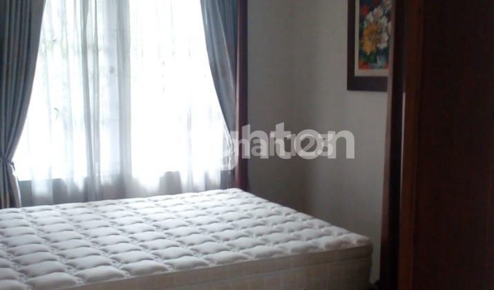 Neat and well-maintained house in a tourist city. 2